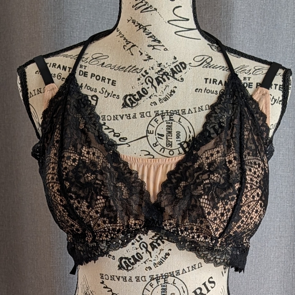 Soma Telltale The lover Lace Bralette in Black and Nude (Discontinued)